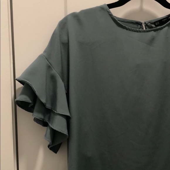 Foam green dress with ruffle sleeves - Picture 2 of 3